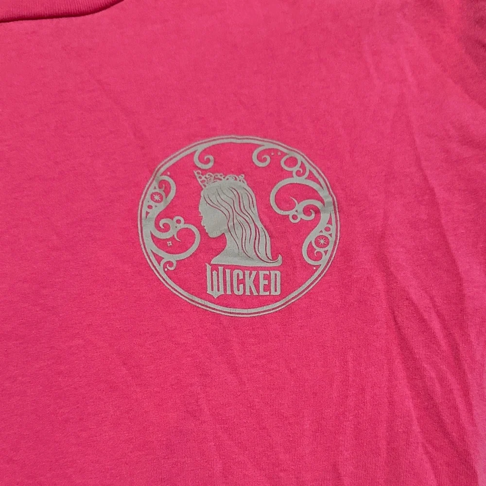 Wicked Juniors Pink Short Sleeve T-Shirt with Glinda Graphic Size Small - Picture 2 of 4